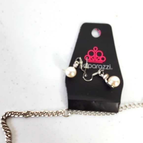 Faux Pearl and Rhinestone Necklace and Earrings NWOT - Picture 7 of 9